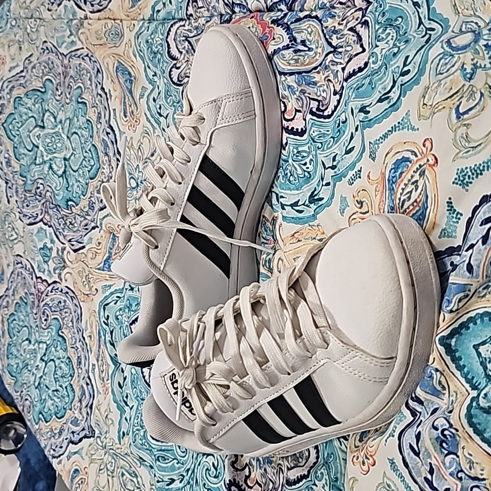 Women's size 8 Adidas